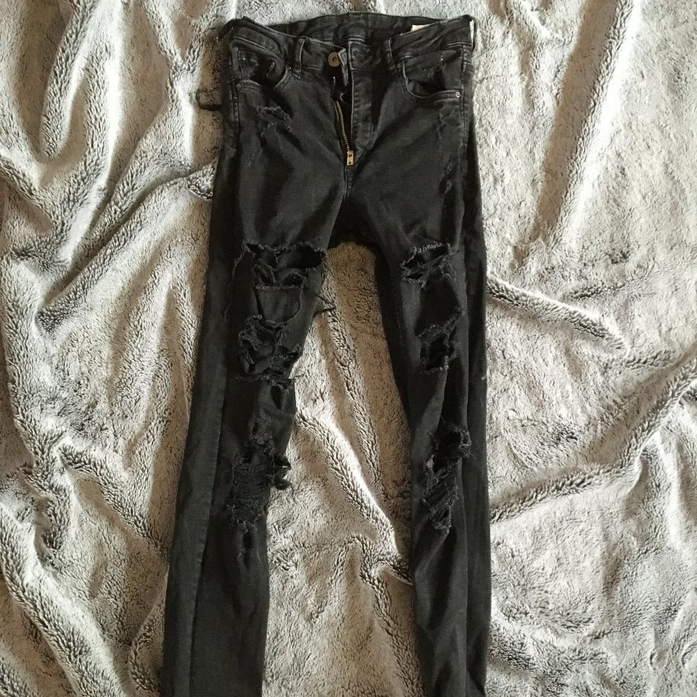 ‼️3 for $15 - H&M RIPPED SKINNY JEANS *SIZE 26*